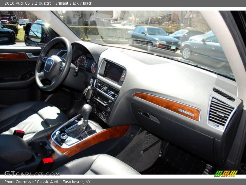 Brilliant Black / Black 2010 Audi Q5 3.2 quattro