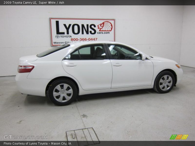 Super White / Ash 2009 Toyota Camry LE