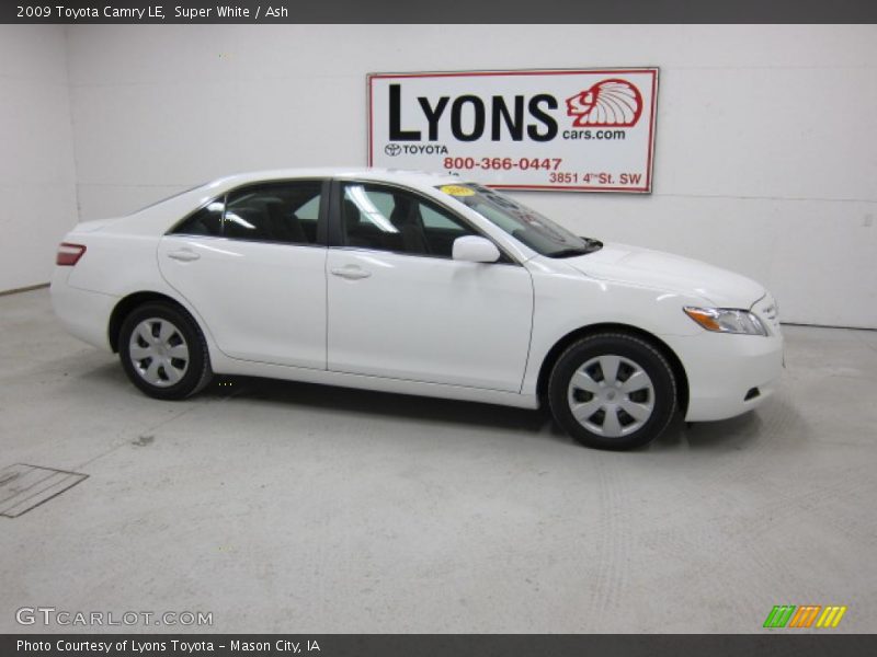 Super White / Ash 2009 Toyota Camry LE