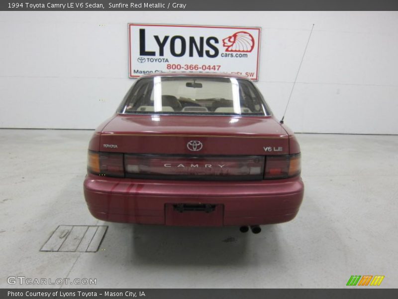 Sunfire Red Metallic / Gray 1994 Toyota Camry LE V6 Sedan