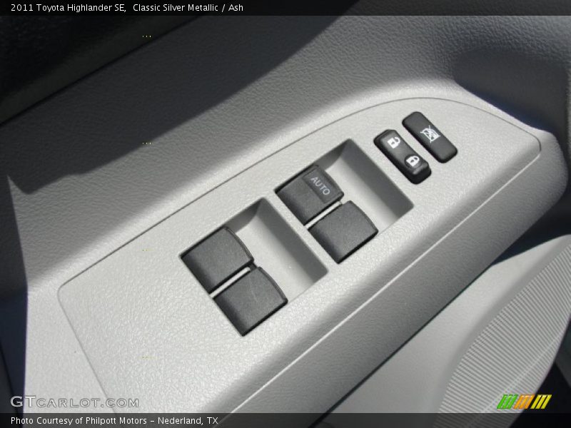 Classic Silver Metallic / Ash 2011 Toyota Highlander SE