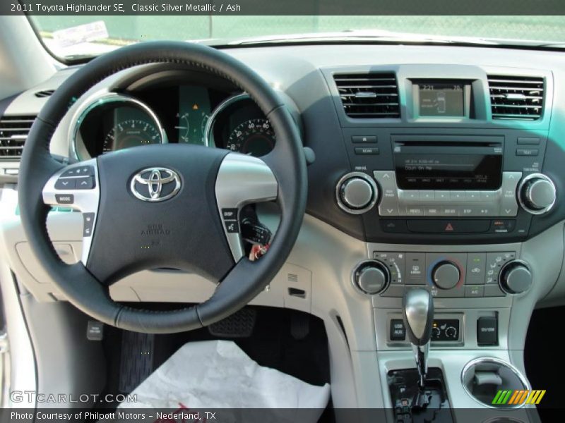Classic Silver Metallic / Ash 2011 Toyota Highlander SE