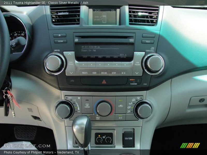 Classic Silver Metallic / Ash 2011 Toyota Highlander SE