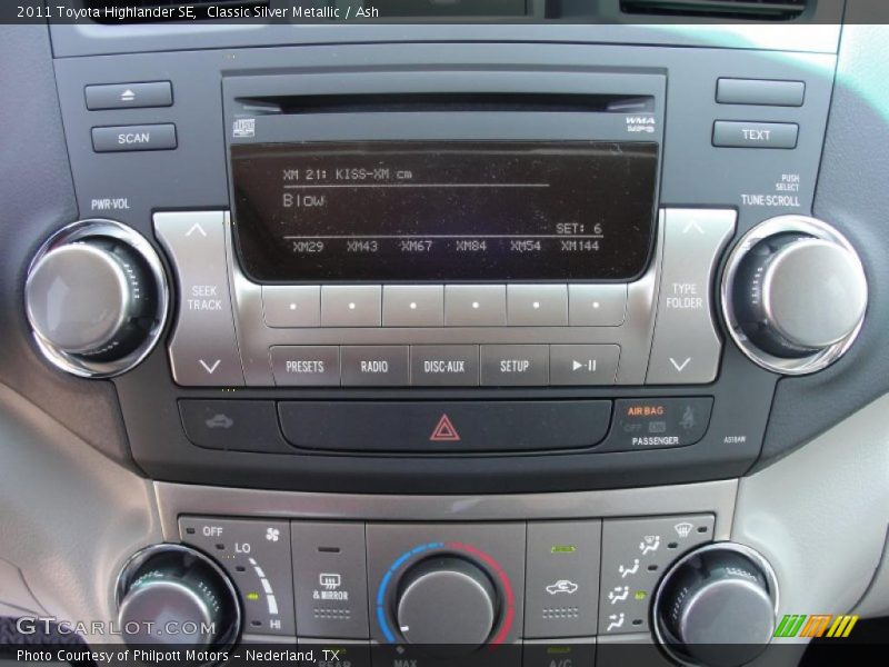 Classic Silver Metallic / Ash 2011 Toyota Highlander SE