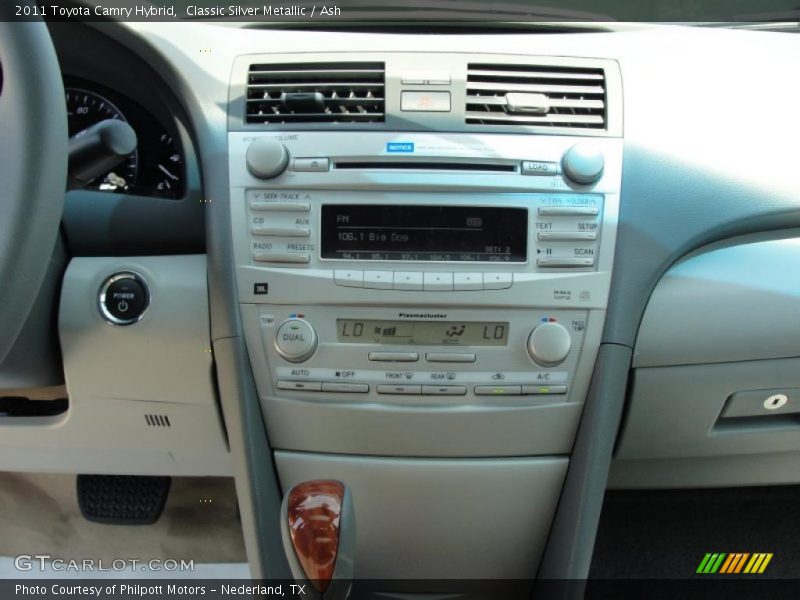 Controls of 2011 Camry Hybrid