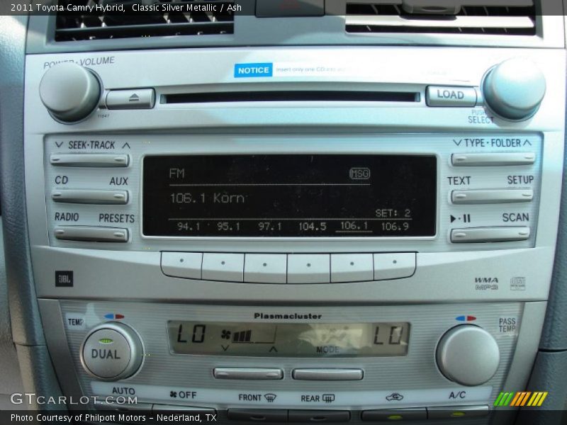 Controls of 2011 Camry Hybrid