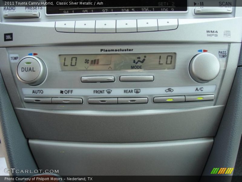 Controls of 2011 Camry Hybrid