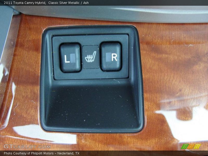 Controls of 2011 Camry Hybrid