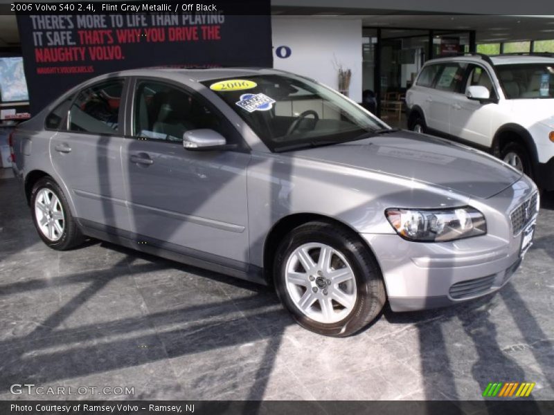 Flint Gray Metallic / Off Black 2006 Volvo S40 2.4i