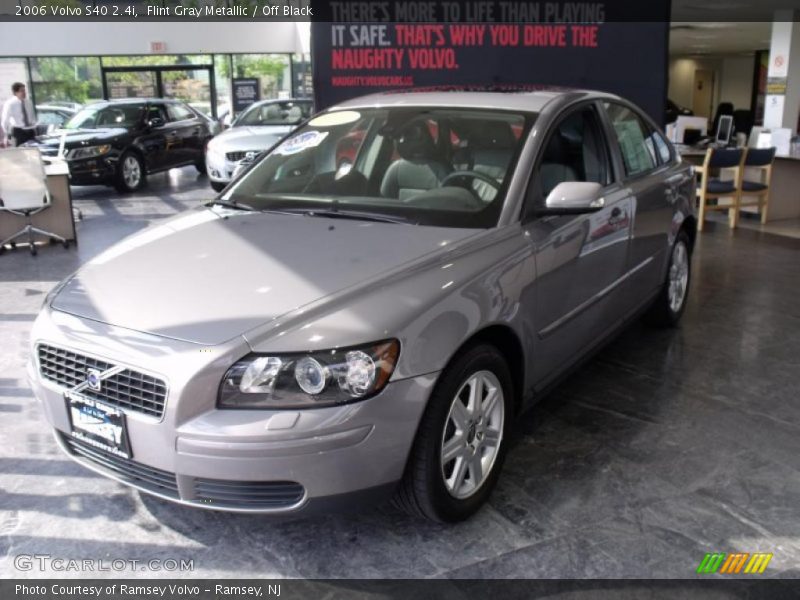 Flint Gray Metallic / Off Black 2006 Volvo S40 2.4i
