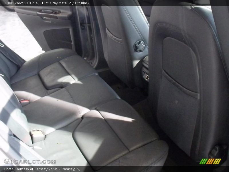 Flint Gray Metallic / Off Black 2006 Volvo S40 2.4i