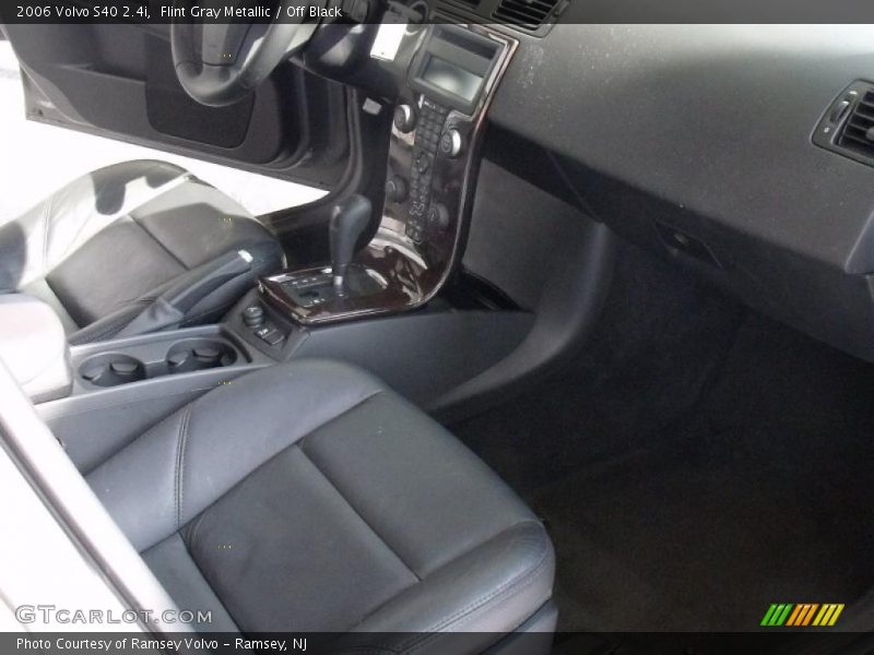 Flint Gray Metallic / Off Black 2006 Volvo S40 2.4i