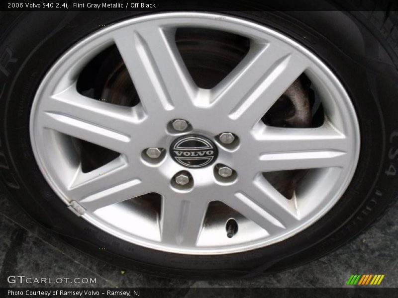 Flint Gray Metallic / Off Black 2006 Volvo S40 2.4i