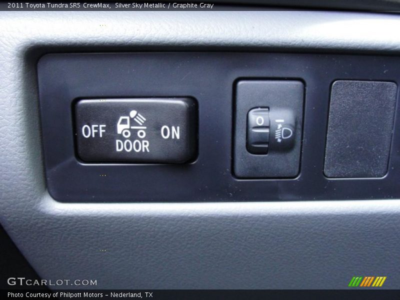 Silver Sky Metallic / Graphite Gray 2011 Toyota Tundra SR5 CrewMax