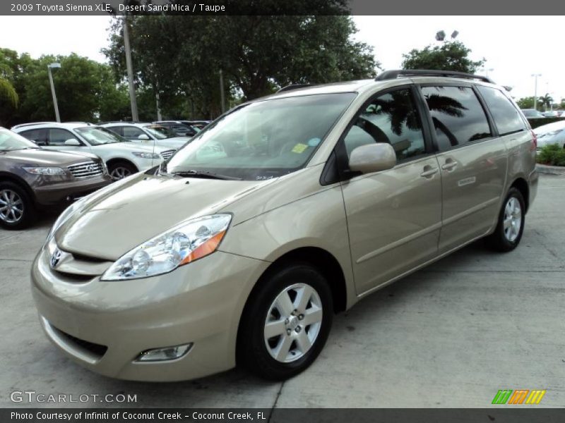 Front 3/4 View of 2009 Sienna XLE