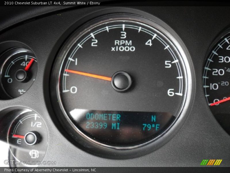 Summit White / Ebony 2010 Chevrolet Suburban LT 4x4