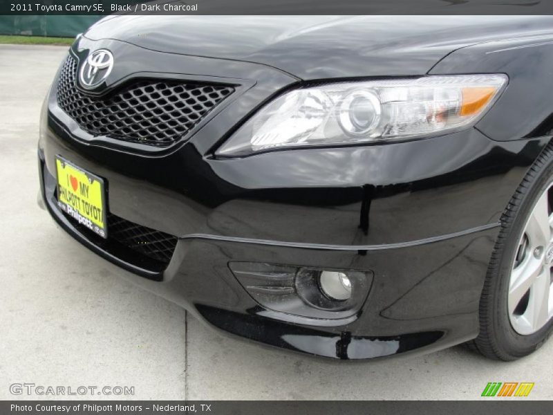Black / Dark Charcoal 2011 Toyota Camry SE