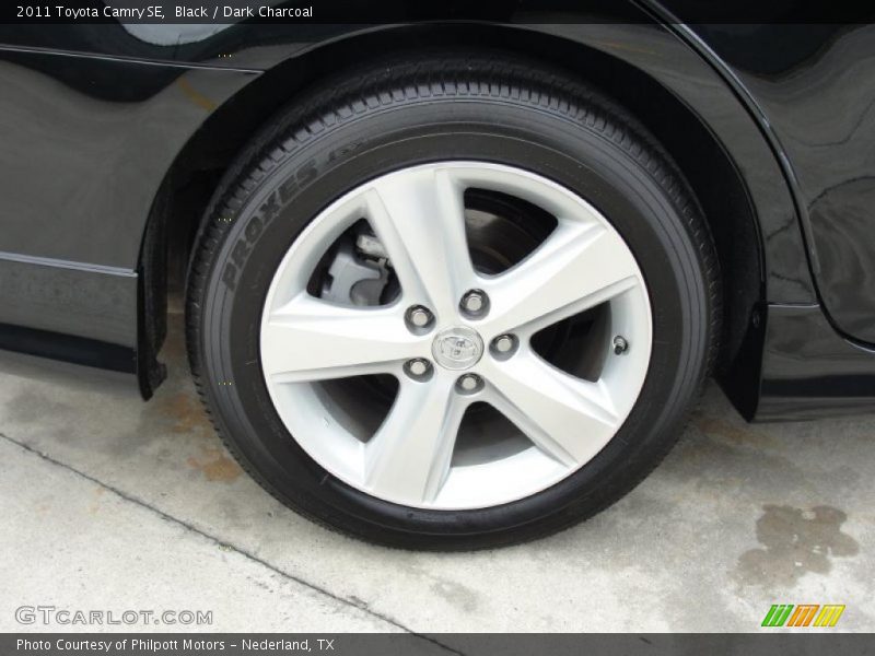 Black / Dark Charcoal 2011 Toyota Camry SE
