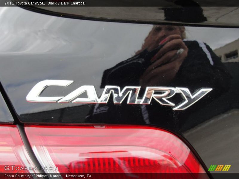Black / Dark Charcoal 2011 Toyota Camry SE
