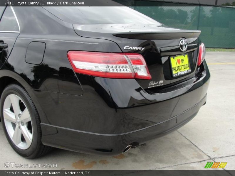 Black / Dark Charcoal 2011 Toyota Camry SE