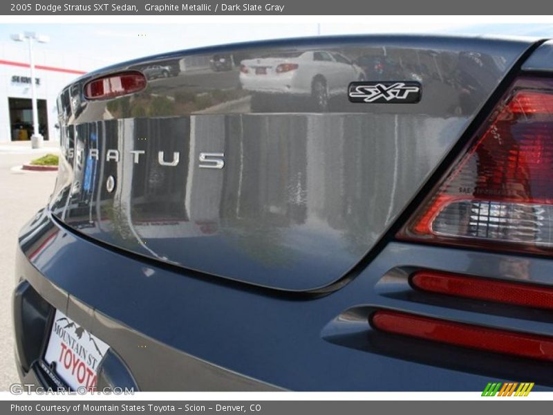 Graphite Metallic / Dark Slate Gray 2005 Dodge Stratus SXT Sedan