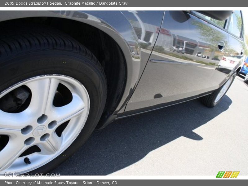 Graphite Metallic / Dark Slate Gray 2005 Dodge Stratus SXT Sedan