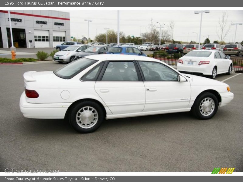  1995 Taurus GL Sedan Performance White