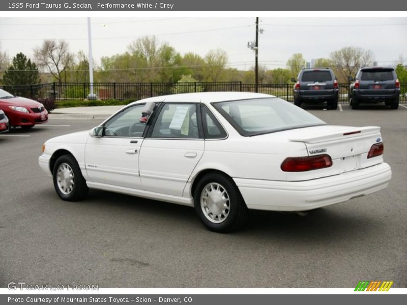 Performance White / Grey 1995 Ford Taurus GL Sedan