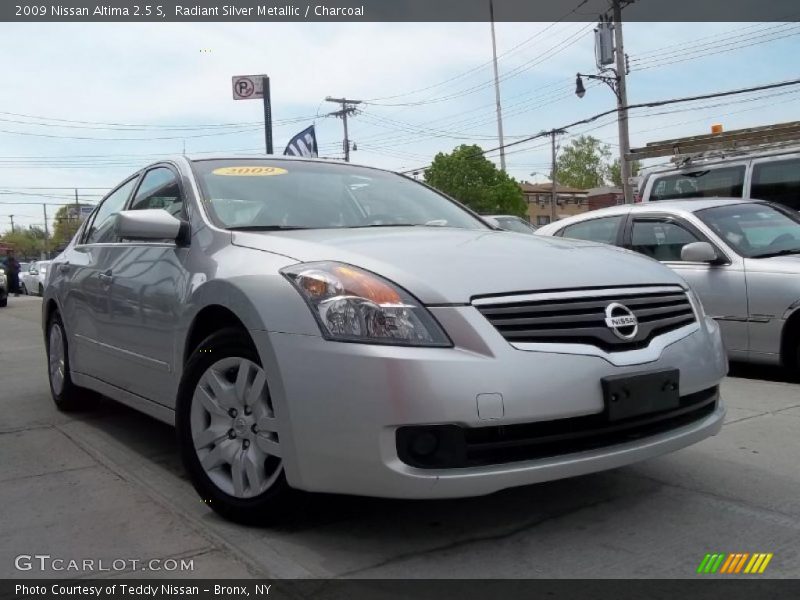 Radiant Silver Metallic / Charcoal 2009 Nissan Altima 2.5 S