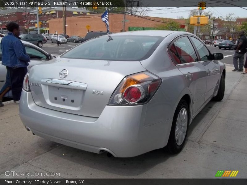 Radiant Silver Metallic / Charcoal 2009 Nissan Altima 2.5 S