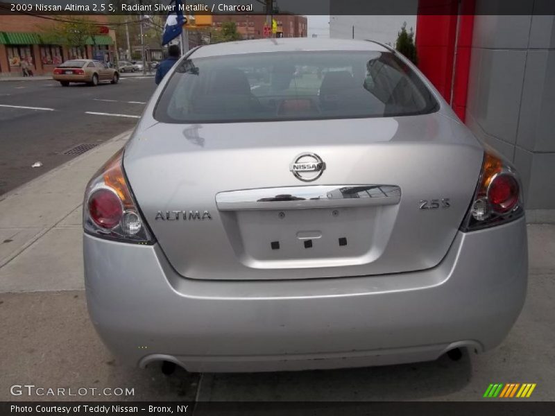 Radiant Silver Metallic / Charcoal 2009 Nissan Altima 2.5 S