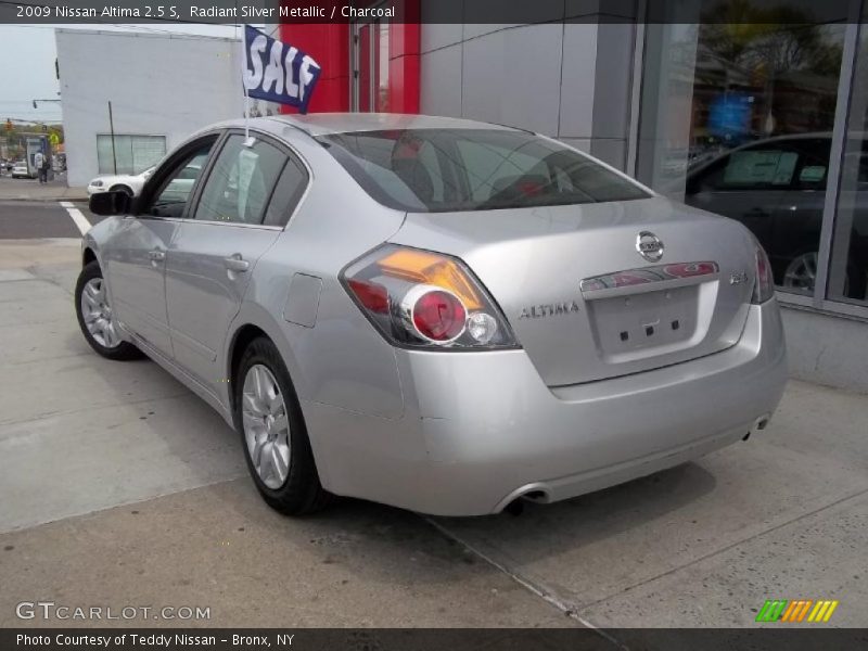 Radiant Silver Metallic / Charcoal 2009 Nissan Altima 2.5 S