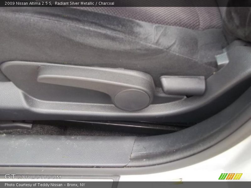 Radiant Silver Metallic / Charcoal 2009 Nissan Altima 2.5 S