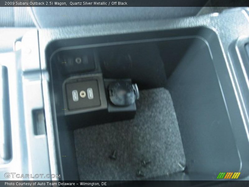 Quartz Silver Metallic / Off Black 2009 Subaru Outback 2.5i Wagon