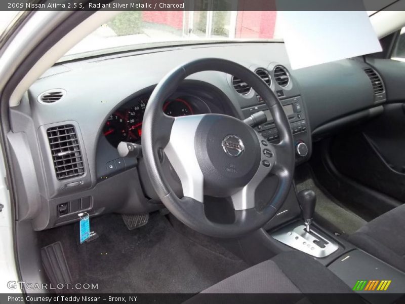 Radiant Silver Metallic / Charcoal 2009 Nissan Altima 2.5 S