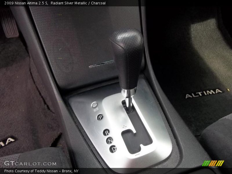 Radiant Silver Metallic / Charcoal 2009 Nissan Altima 2.5 S