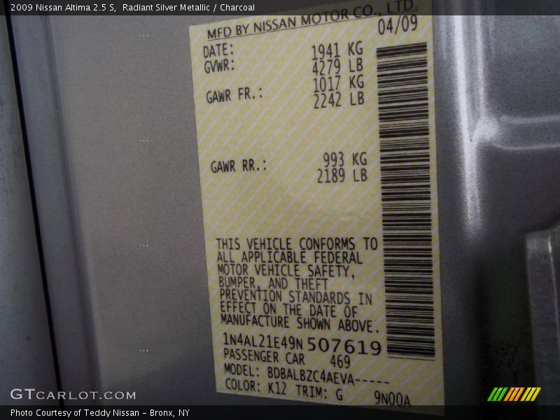 Radiant Silver Metallic / Charcoal 2009 Nissan Altima 2.5 S
