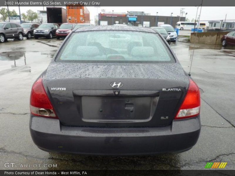 Midnight Gray / Gray 2002 Hyundai Elantra GLS Sedan
