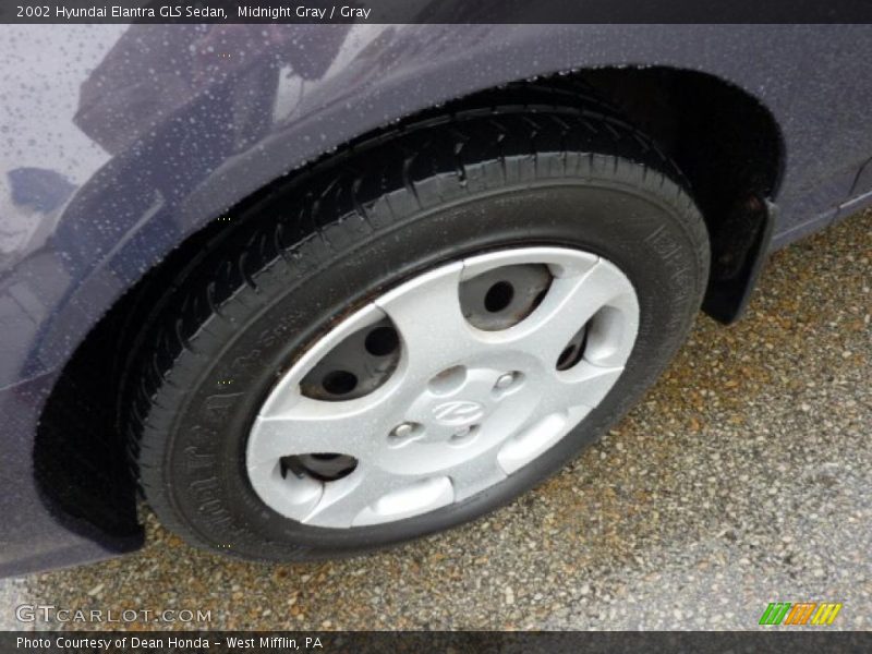 Midnight Gray / Gray 2002 Hyundai Elantra GLS Sedan