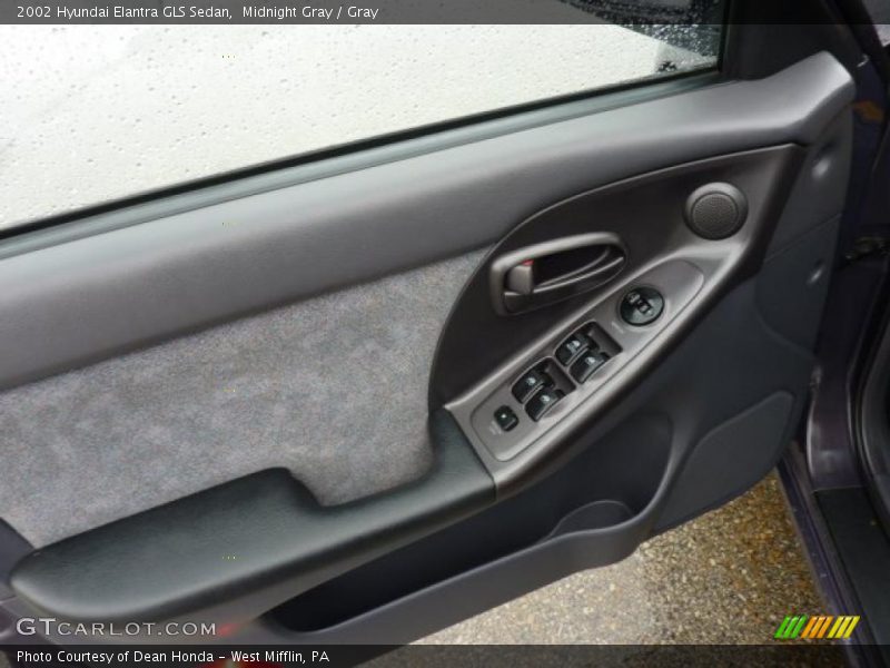 Midnight Gray / Gray 2002 Hyundai Elantra GLS Sedan