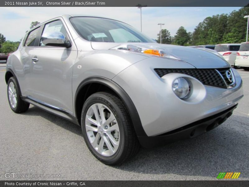 Front 3/4 View of 2011 Juke SV