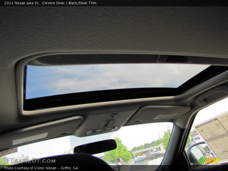 Sunroof of 2011 Juke SV