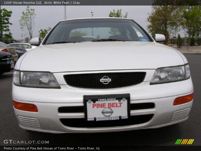 Arctic White Pearl / Gray 1996 Nissan Maxima GLE