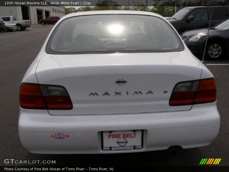 Arctic White Pearl / Gray 1996 Nissan Maxima GLE