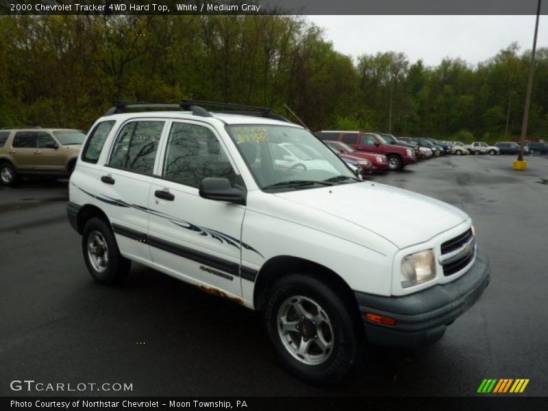 White / Medium Gray 2000 Chevrolet Tracker 4WD Hard Top