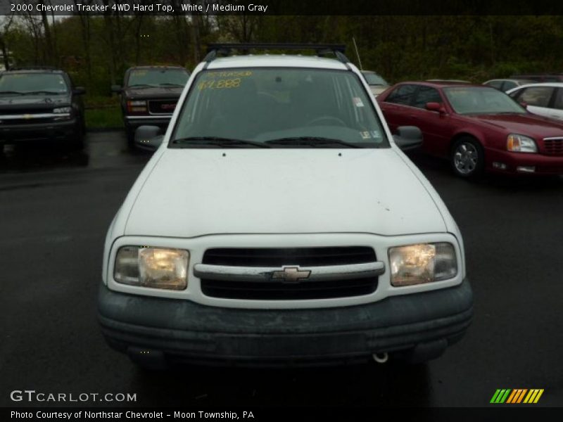 White / Medium Gray 2000 Chevrolet Tracker 4WD Hard Top