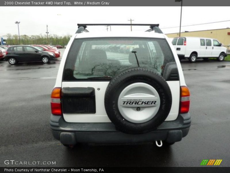 White / Medium Gray 2000 Chevrolet Tracker 4WD Hard Top