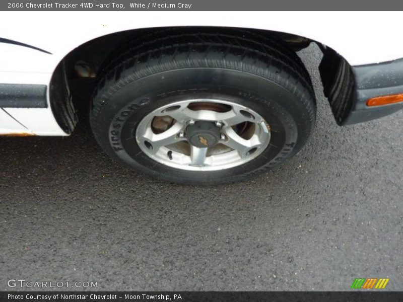 White / Medium Gray 2000 Chevrolet Tracker 4WD Hard Top