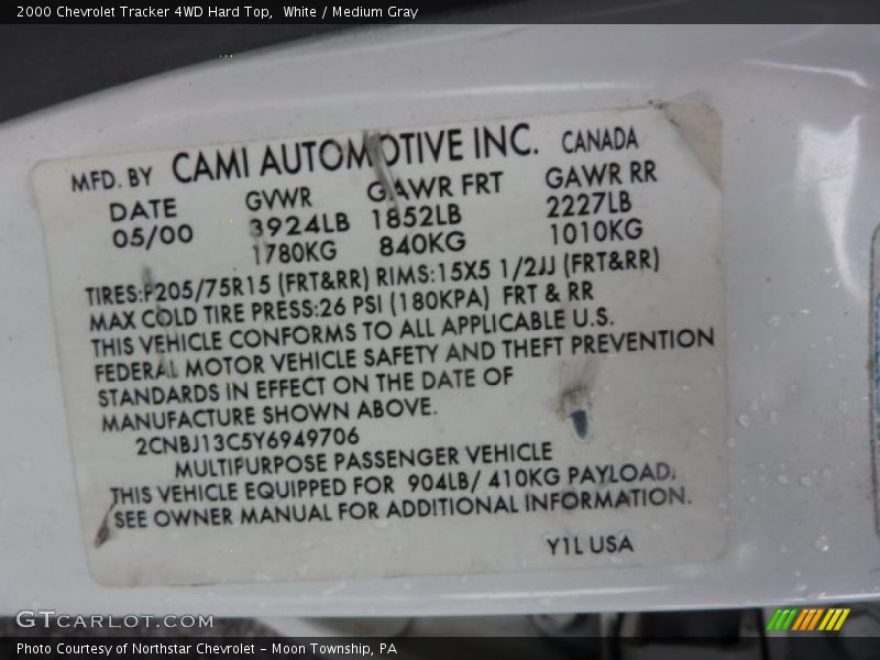 White / Medium Gray 2000 Chevrolet Tracker 4WD Hard Top