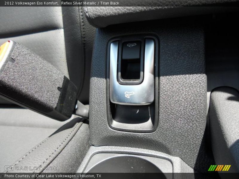 Reflex Silver Metallic / Titan Black 2012 Volkswagen Eos Komfort